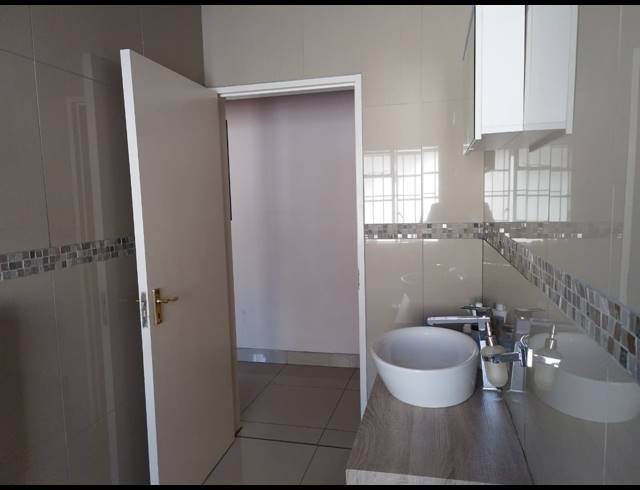 3 BEDROOM HOUSE FOR SALE IN THE HILL